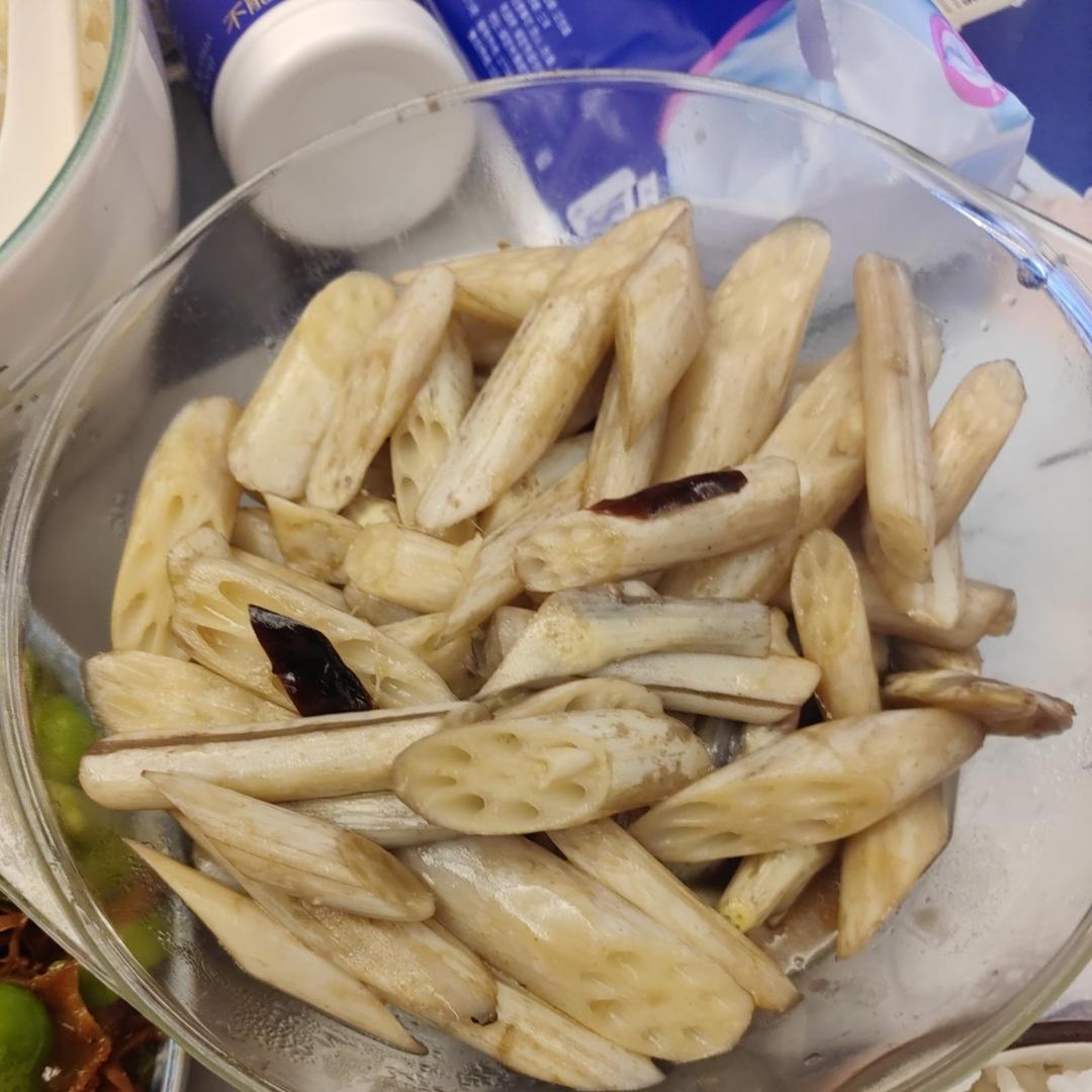 能干掉几碗饭的酸辣藕带炒肉丝