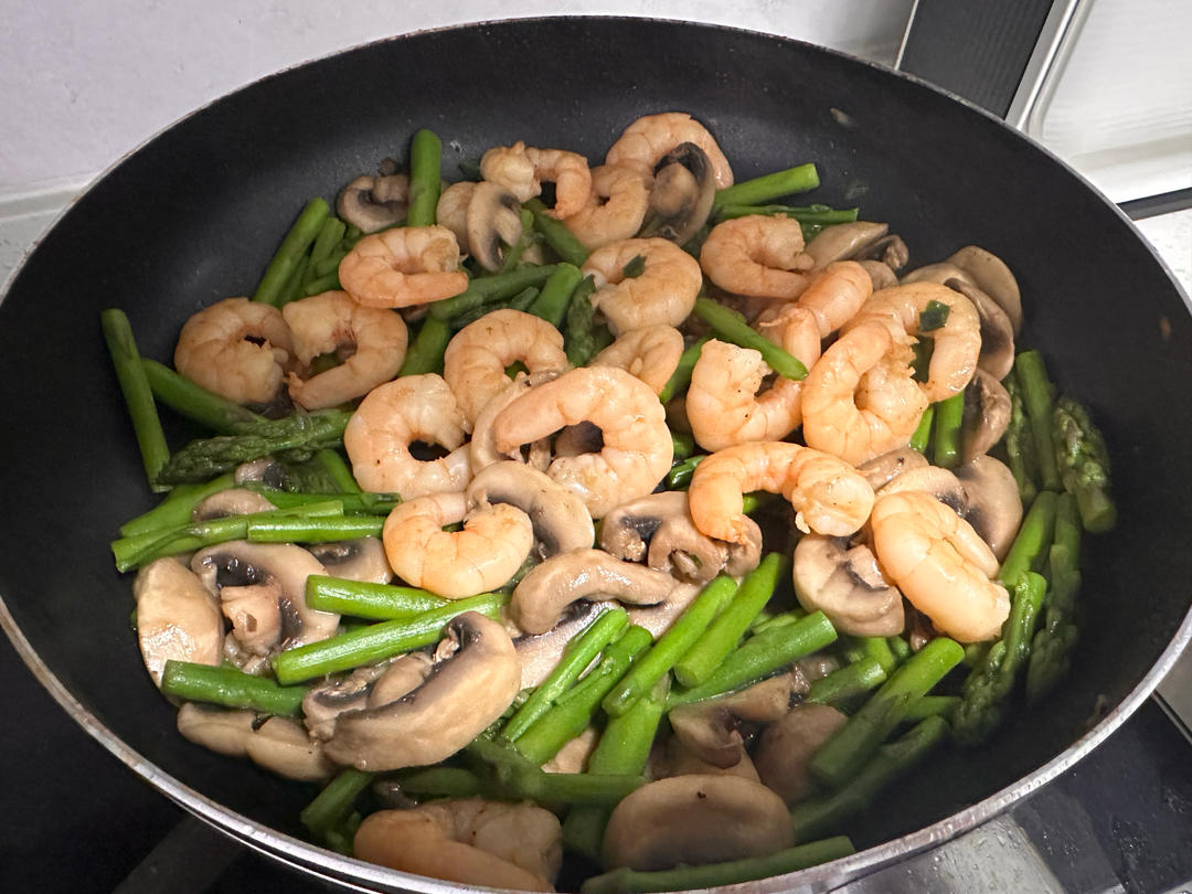 低卡美味！巨好吃的芦笋口蘑炒虾仁