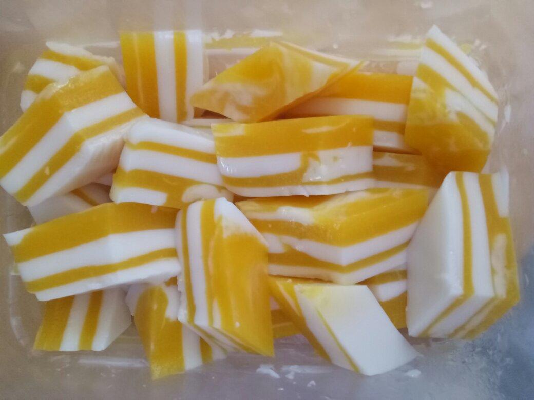 妈妈们快看，这道甜品是会跳舞的，孩子们一定喜欢！——芒果千层糕