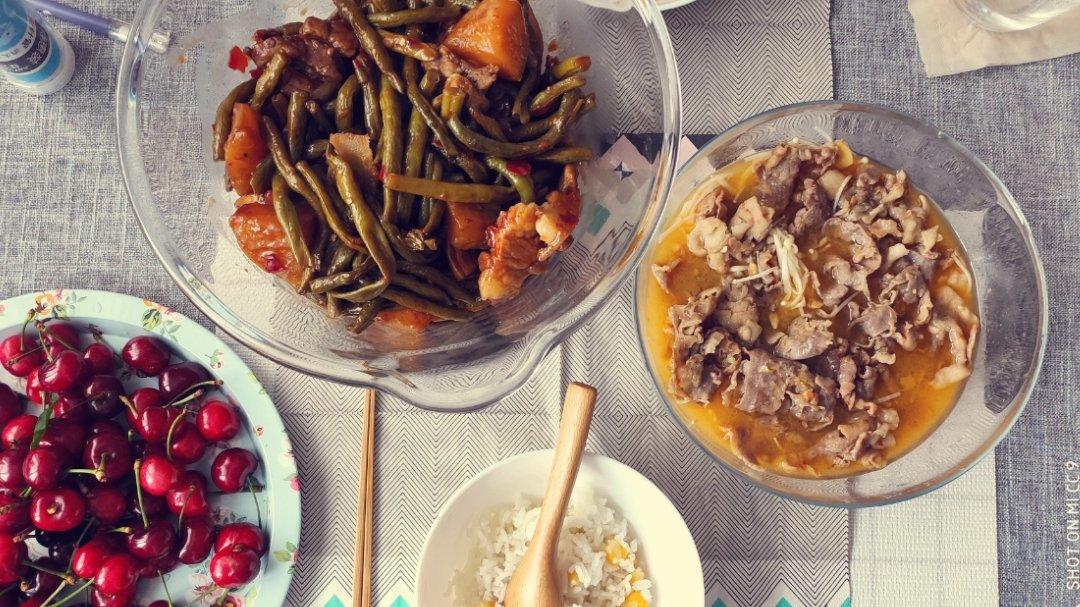绝对正宗的东北土豆豆角炖五花肉
