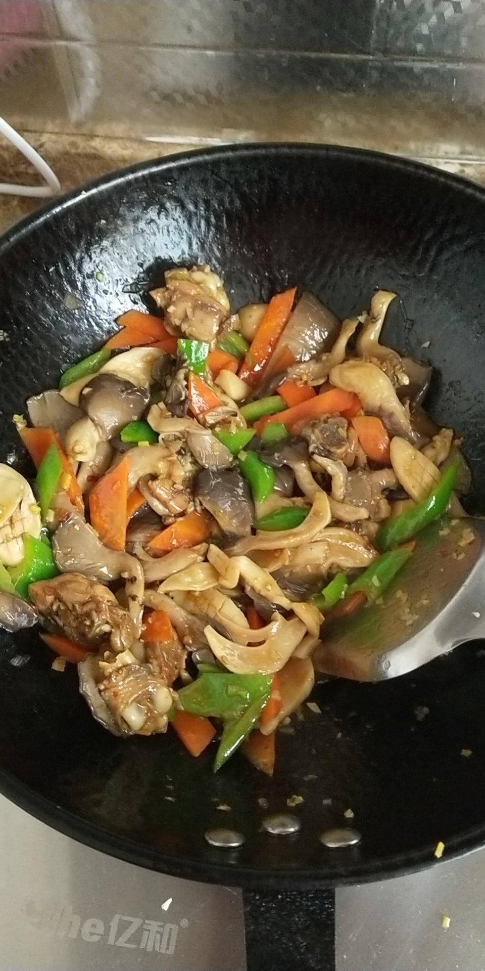孜然西兰花土豆炒蘑菇