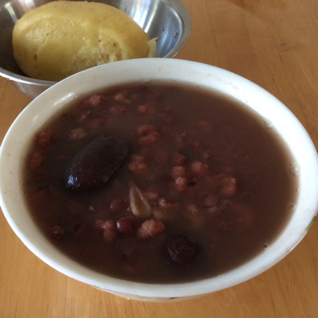 红豆薏米粥 (Red Bean and Pearl Barley Congee)