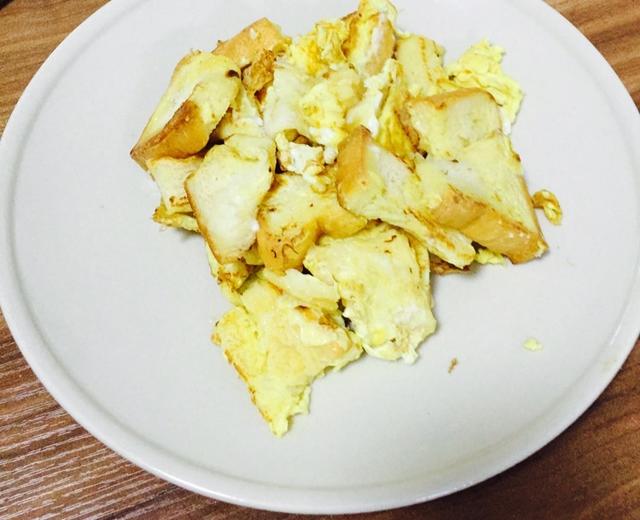 黃油鸡蛋炒面包
