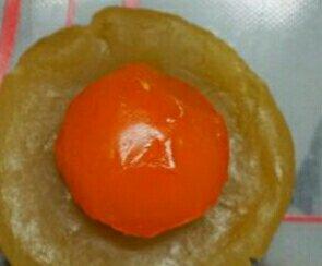广式蛋黄莲蓉月饼的做法 步骤3