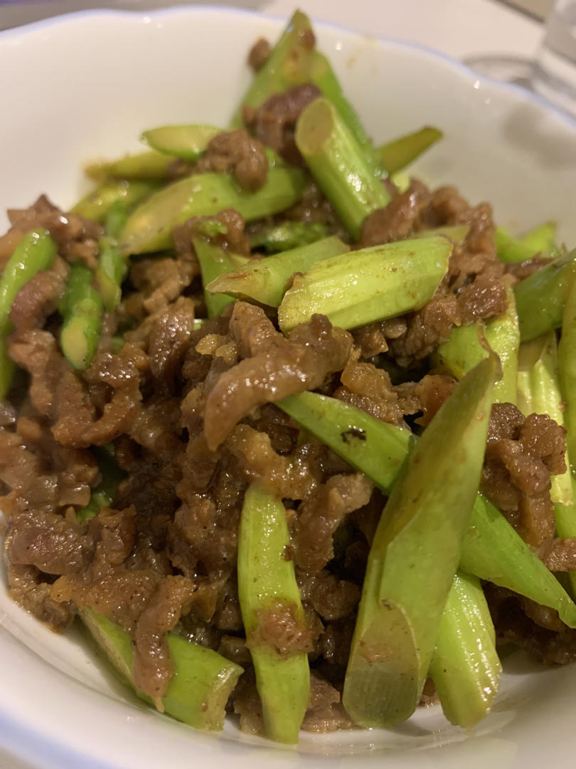 黑椒牛肉炒芦笋