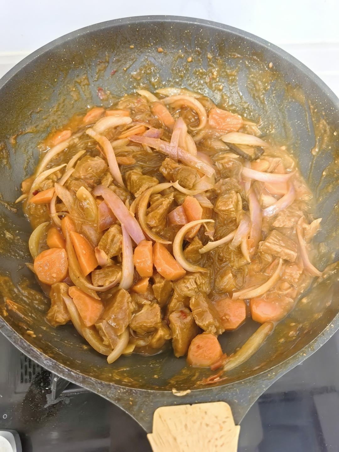 番茄洋葱胡萝卜炖牛肉