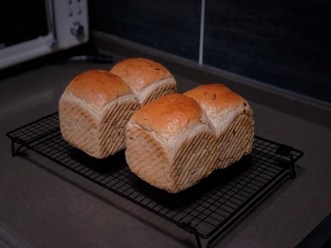 色与香同赋的玫瑰吐司