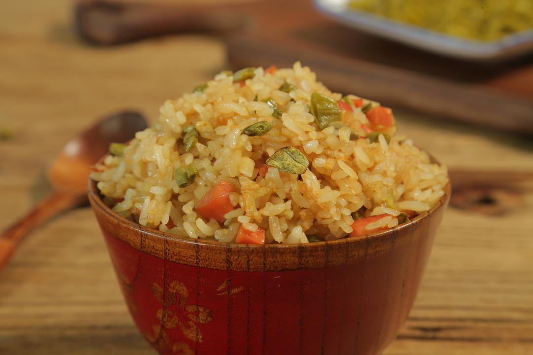 酸豆角火腿炒饭的做法
