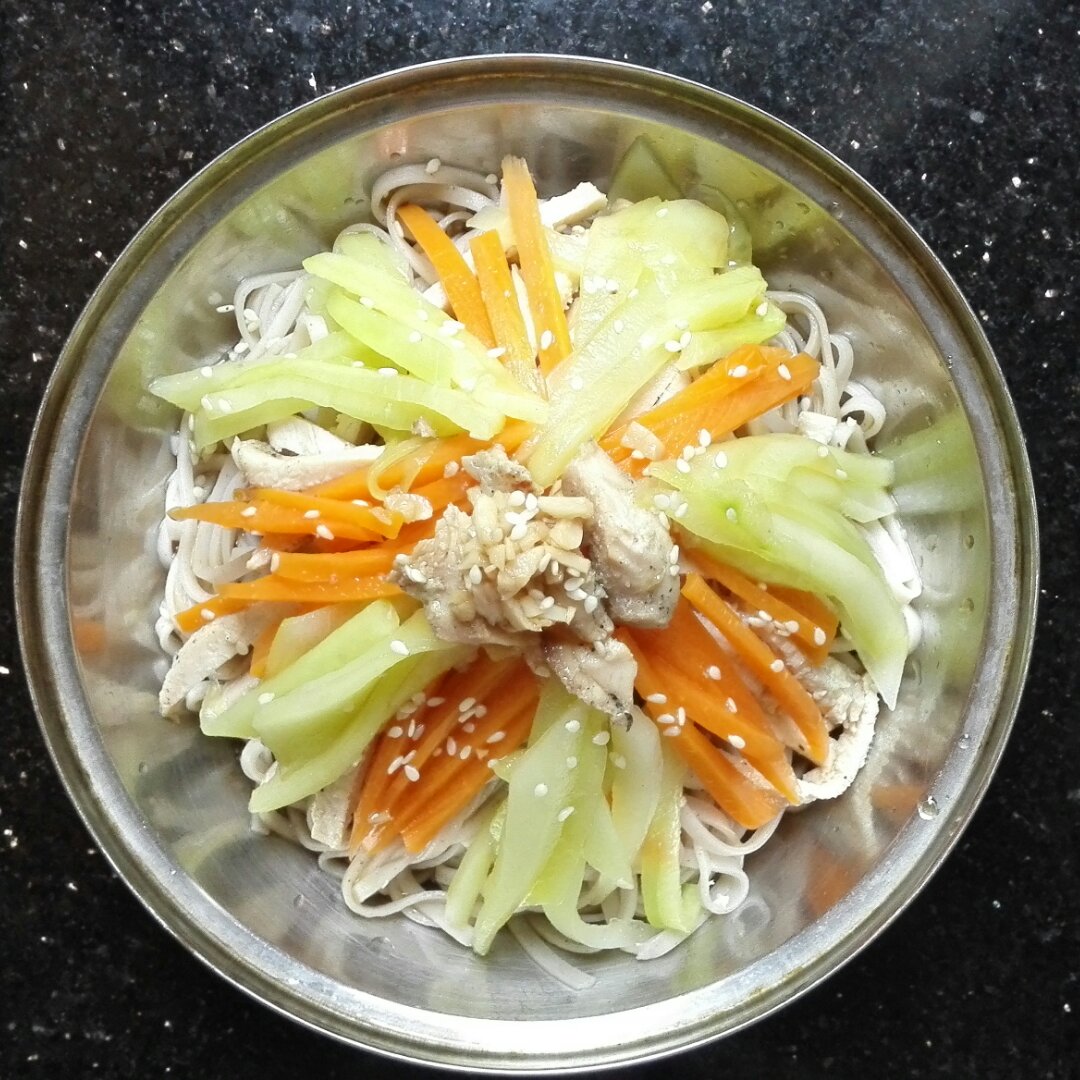 鸡丝凉面