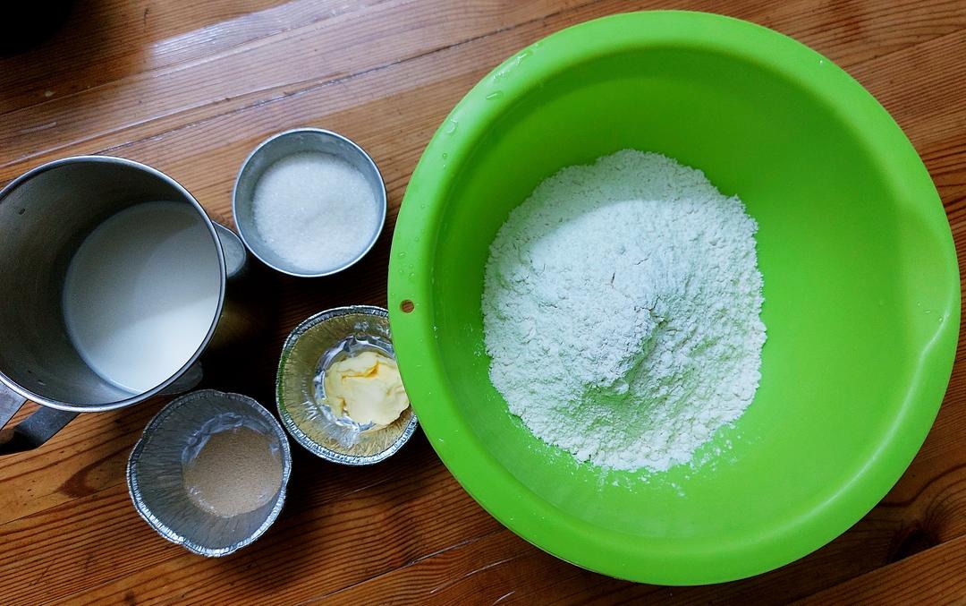 纯奶手撕吐司的做法 步骤1