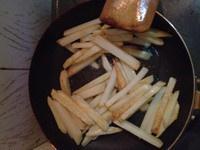 土豆烧豆角的做法 步骤3
