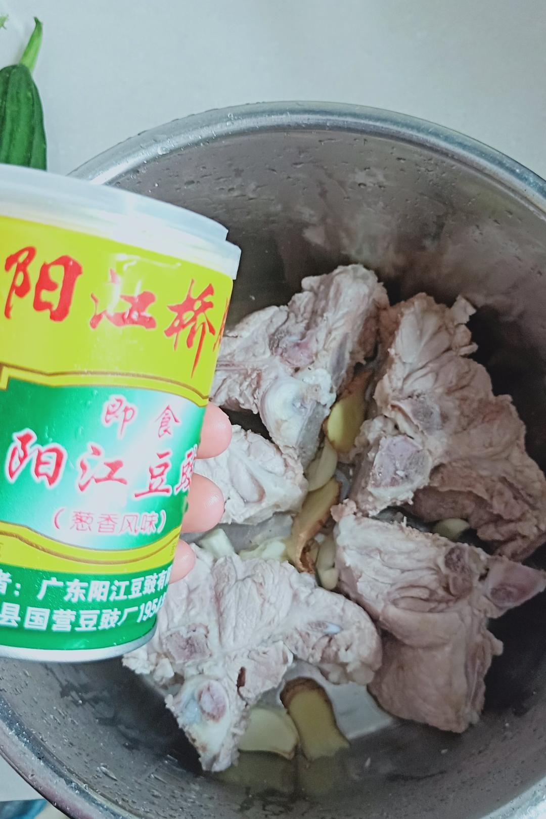 有滋有味香到吮指的酱骨架