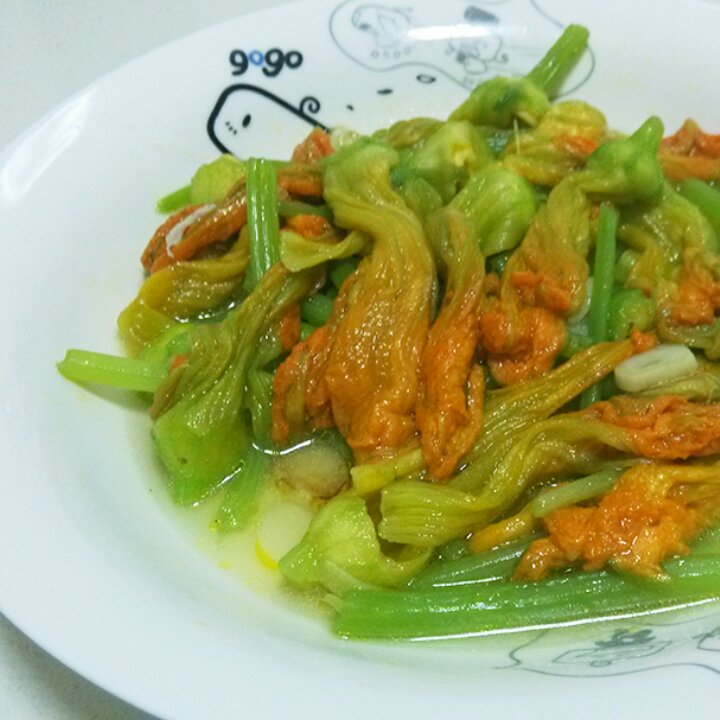 清炒南瓜花 hoohoo猫做的清炒南瓜花hoohoo猫