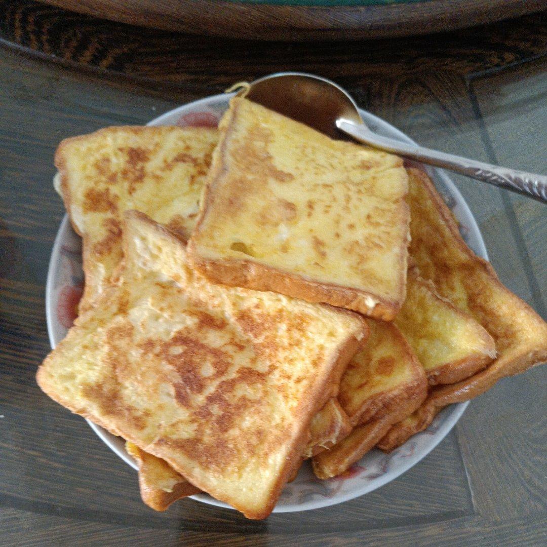 鸡蛋香煎面包片