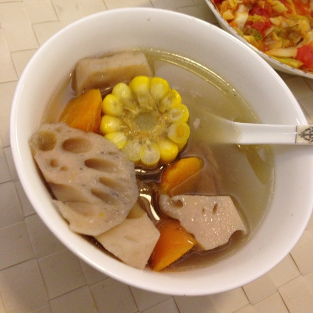 玉米莲藕排骨汤