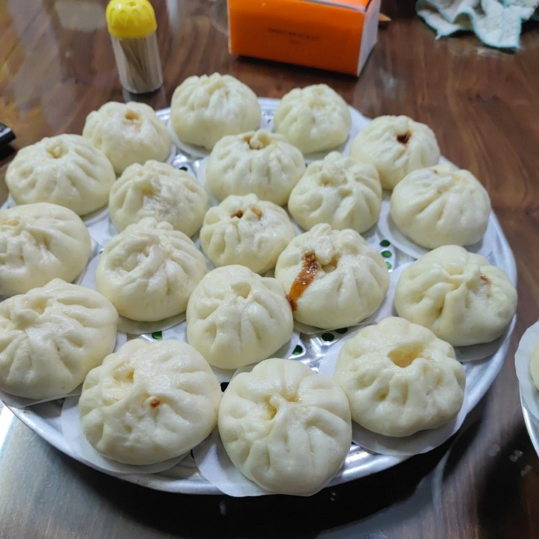 云朵般松软爆浆蜜汁叉烧包