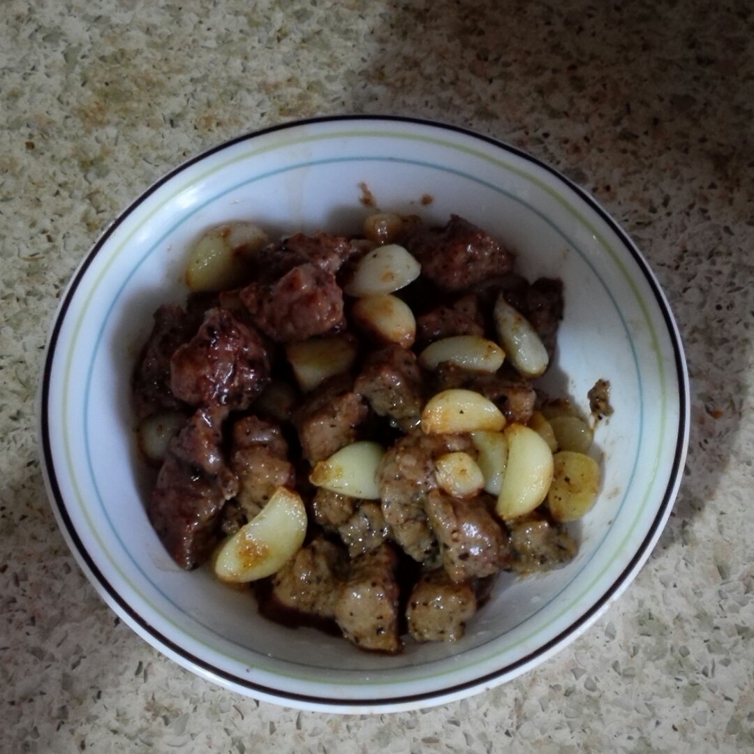 黑胡椒蒜子牛肉粒