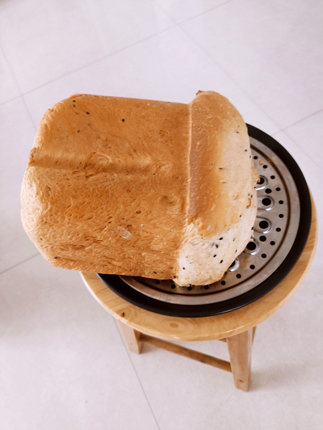 面包机做中种吐司黑芝麻坚果葡萄干吐司