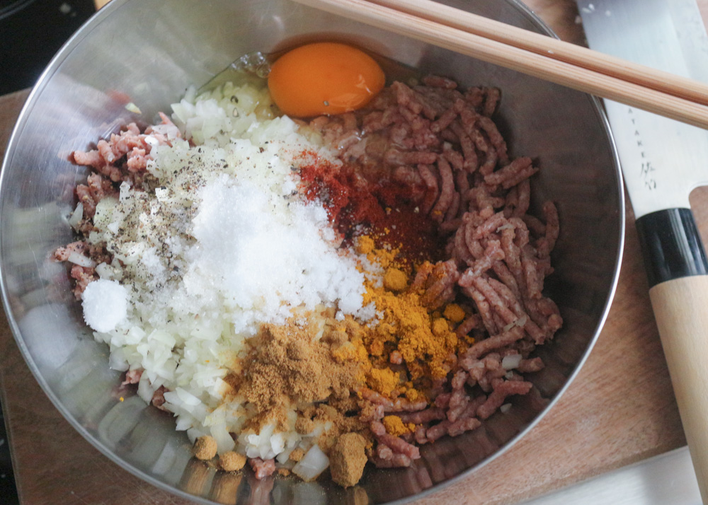 日式牛肉丸咖喱饭的做法 步骤2