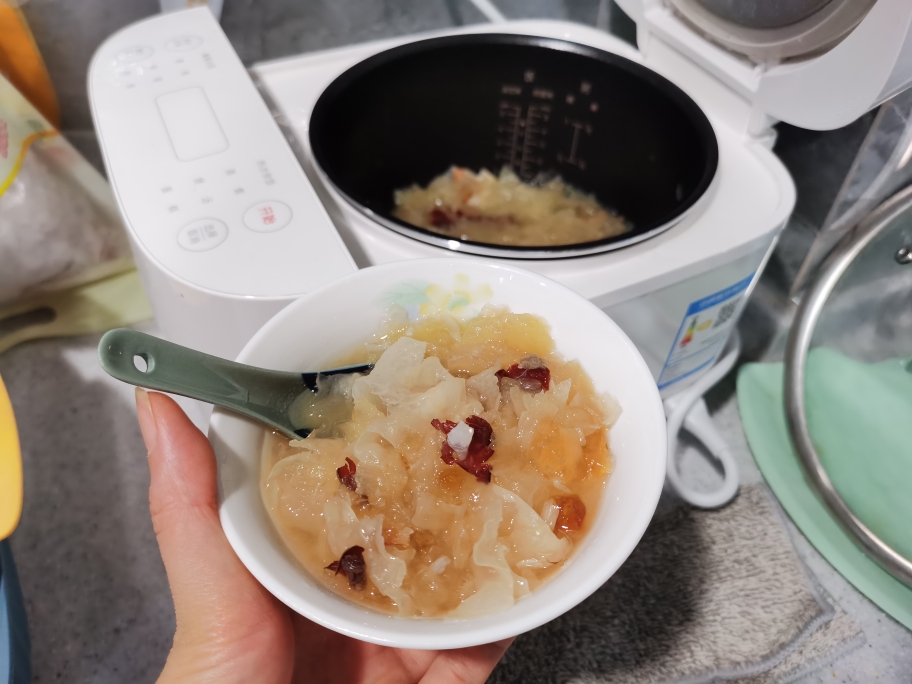 蘋果銀耳百合桃膠 電飯煲(清潤糖水)的做法 步骤5