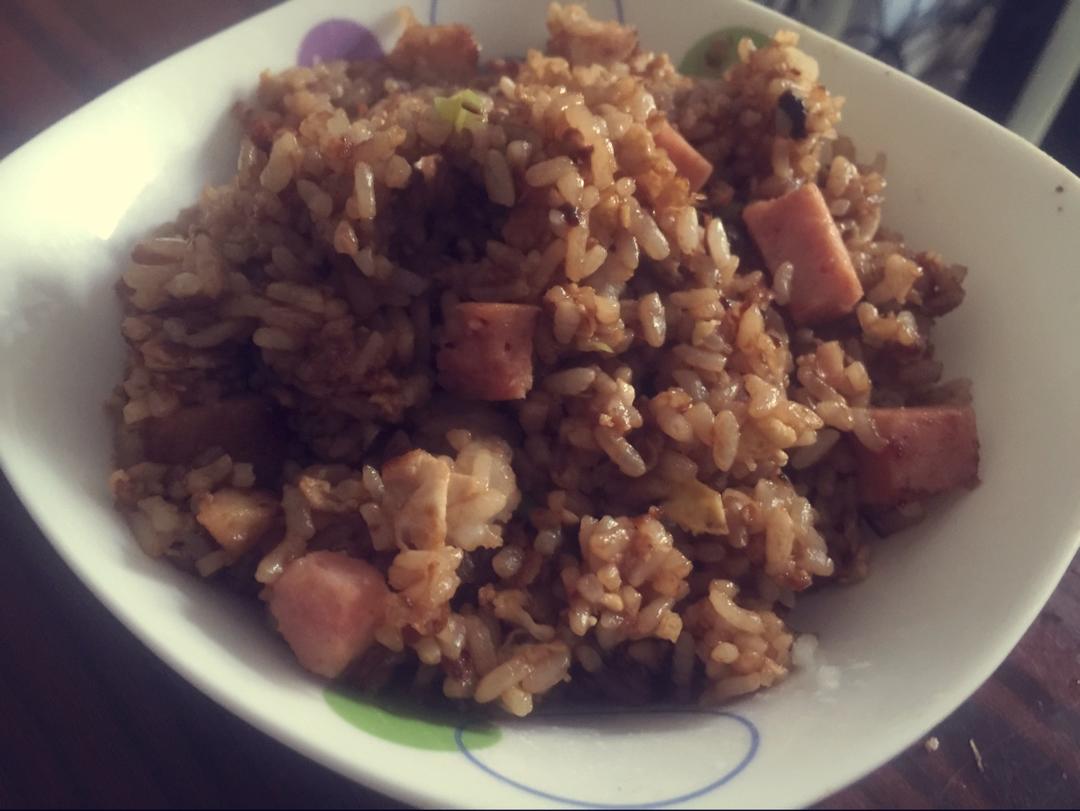 酱油炒饭，随意搭配想念版，跟肉肉更配哦(￣▽￣)
