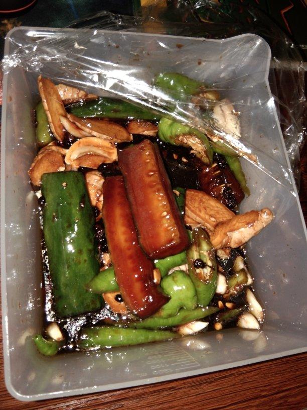 妈妈的腌黄瓜辣椒