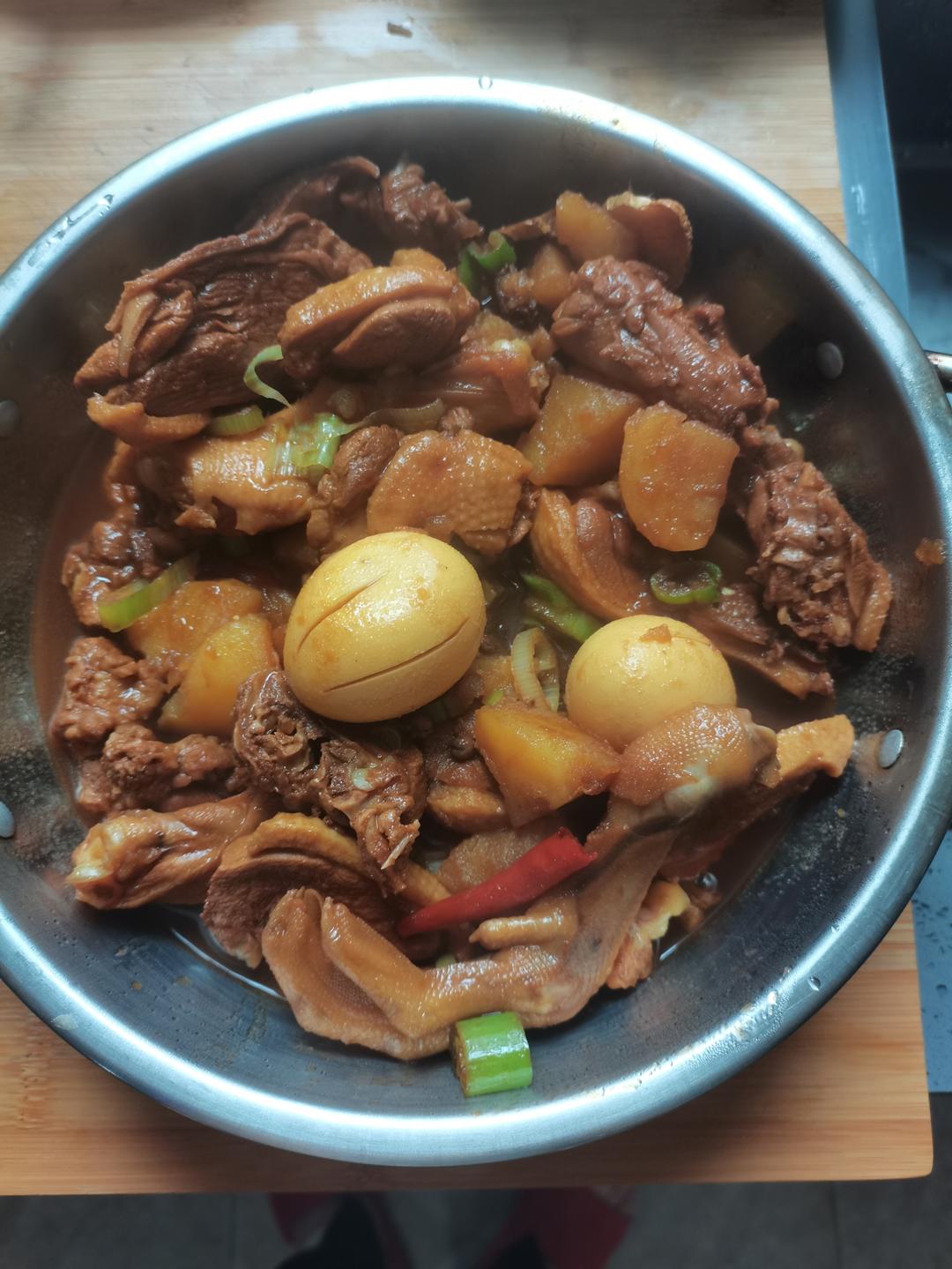 传统正宗的啤酒鸭配方和做法，鲜嫩香浓，只需炒千万不要焯水
