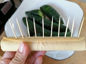 #麦子厨房美食锅#豆腐皮香肠烧烤串串的做法 步骤3