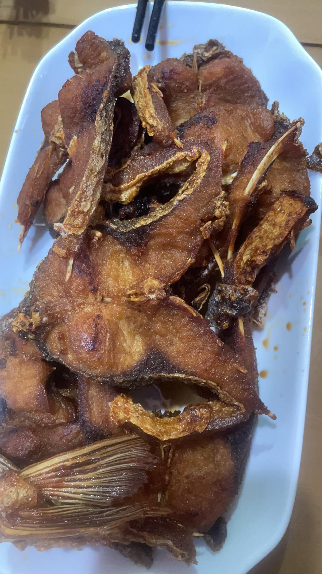 家家户户年夜饭餐桌上的冷菜 爆鱼 糖醋熏鱼