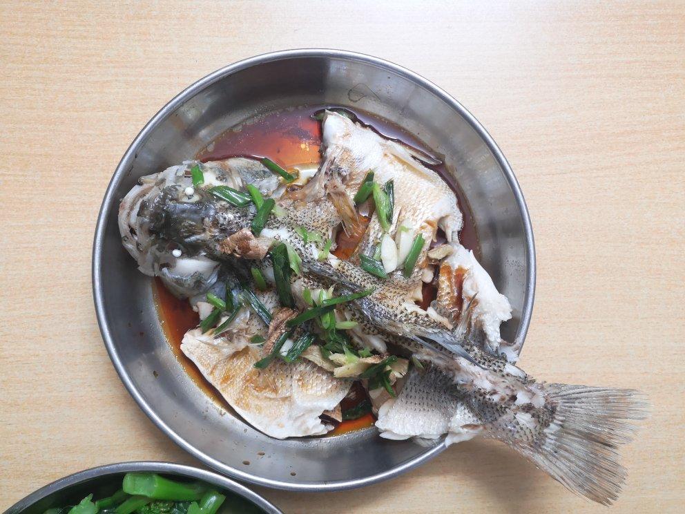 家庭版清蒸鲈鱼
