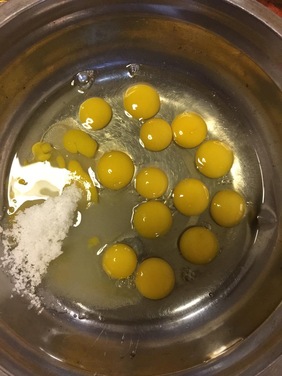 用全蛋打发的纸杯蛋糕