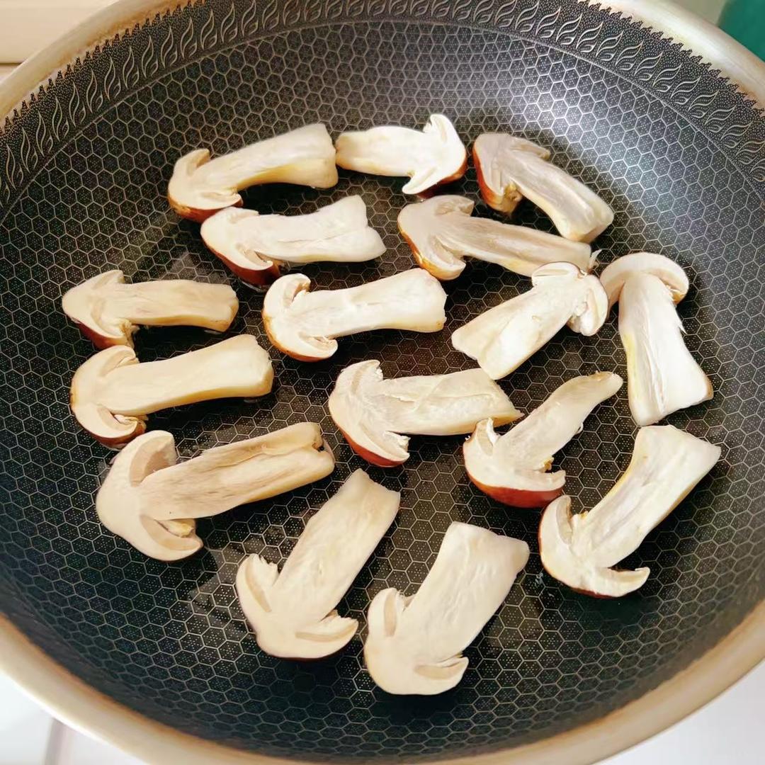 黄油香煎赤松茸的做法 步骤5