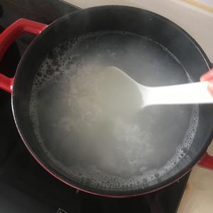 用剩米饭煮一锅接地气的  皮蛋瘦肉粥吧的做法 步骤5