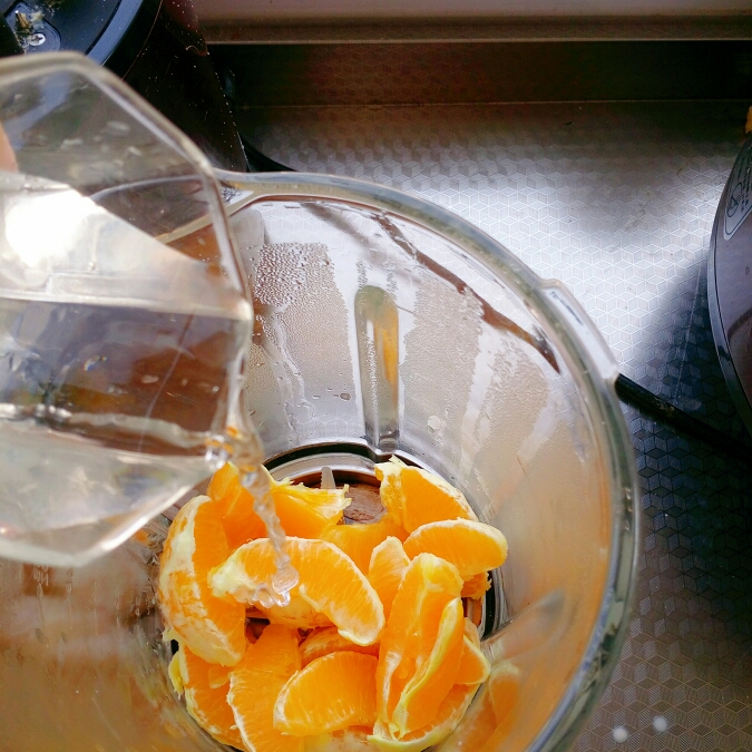 鲜榨橙汁的做法 步骤4