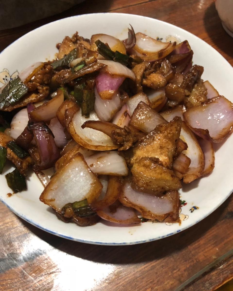 洋葱炒肉
