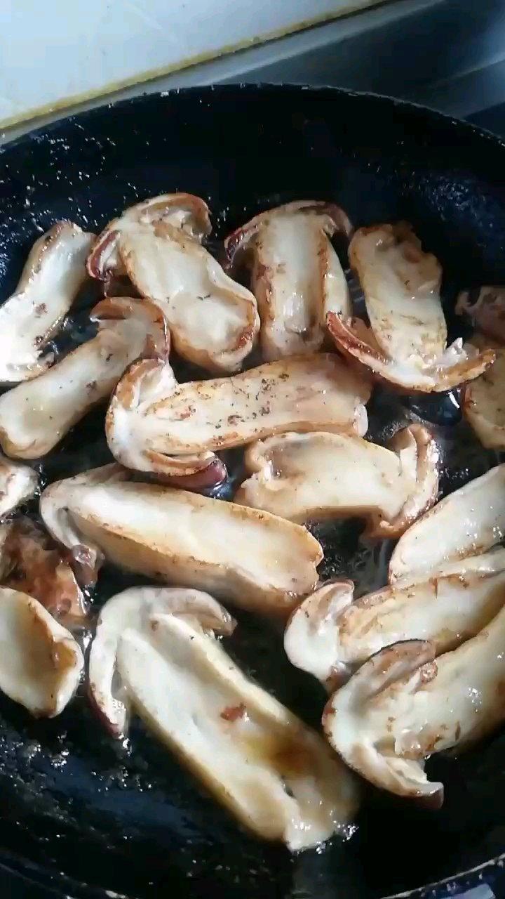 黄油煎松茸