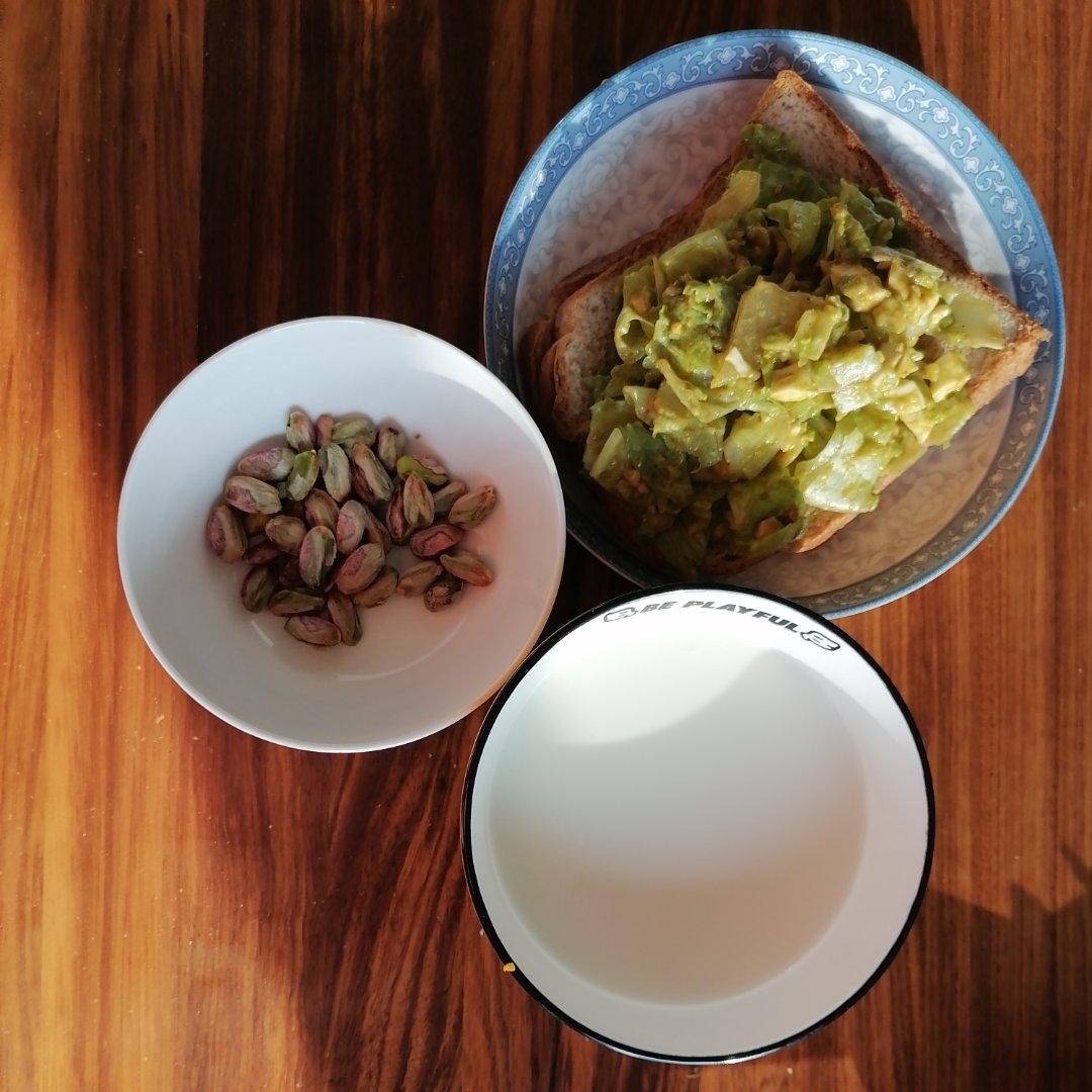 开放三明治+全脂奶+开心果