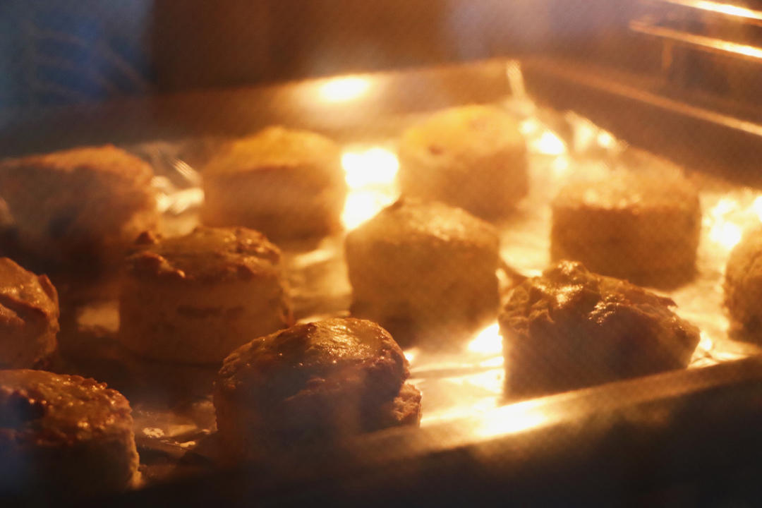 完美裂纹～百分百成功的超好吃奶香司康（禁止搬运）