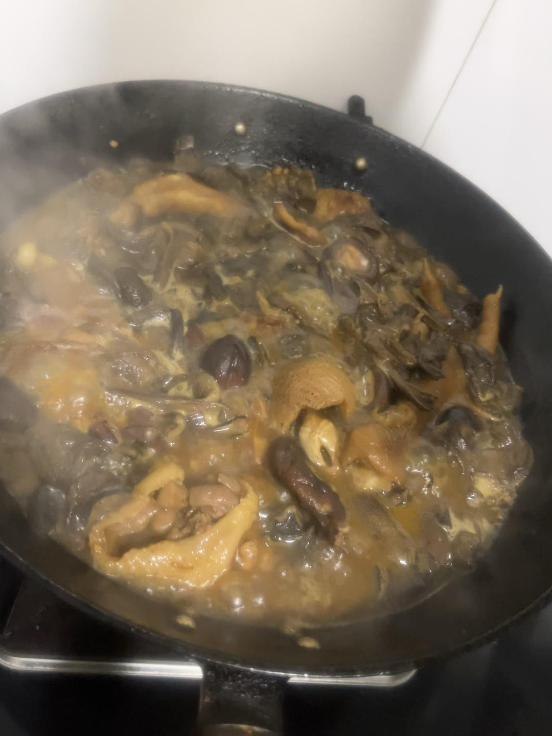 [原创] 东北名菜，铁锅炖大公鸡炖蘑菇