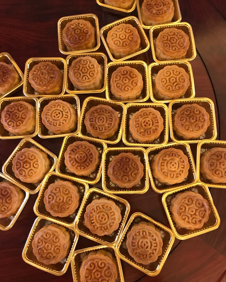 广式莲蓉（豆沙）蛋黄月饼（超详细步骤）