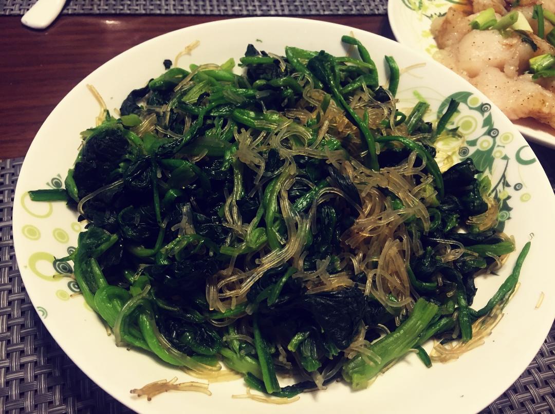 菠菜炒粉丝