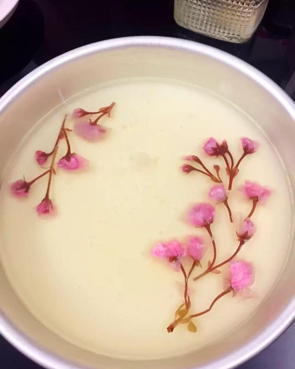 颜值爆表的樱花慕斯。（6寸圆模）