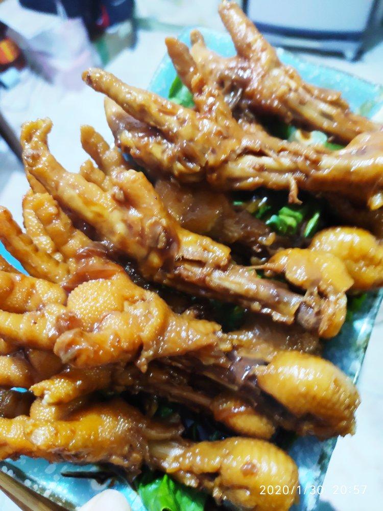 好吃到手指都吃掉的卤鸡爪