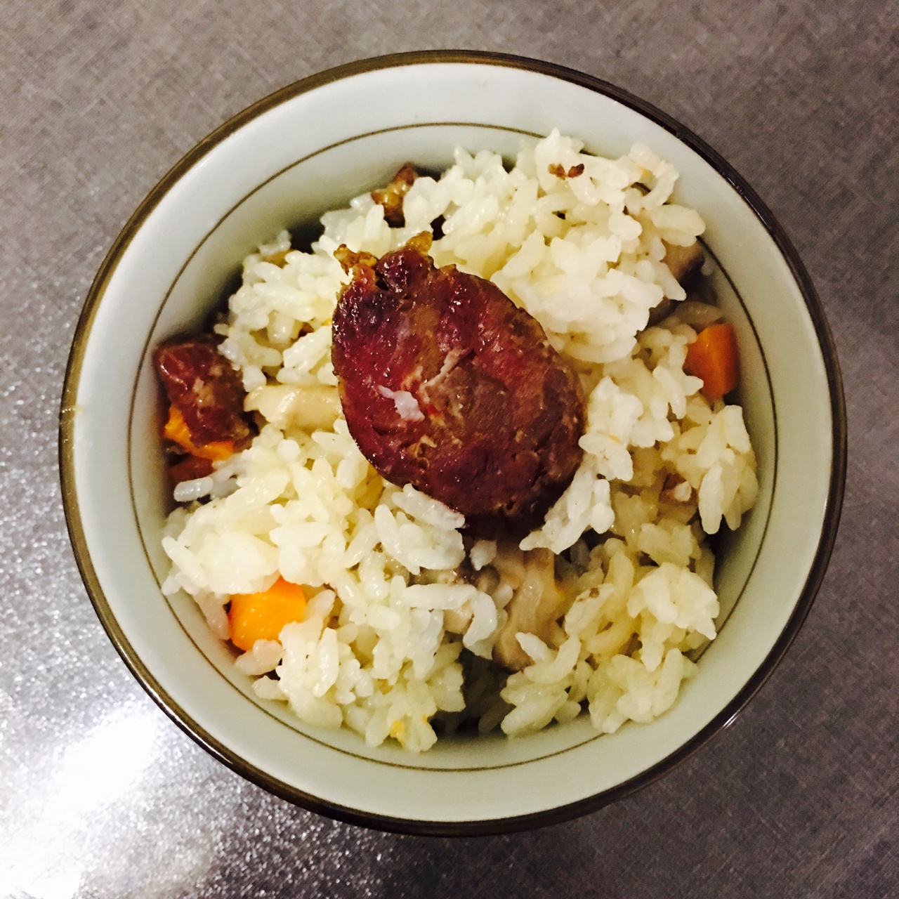 香菇辣肠焖饭 Fried Rice With Sausage &Mushroom