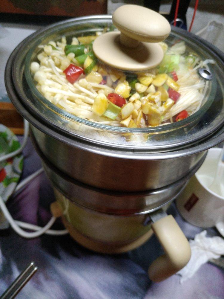 宿舍蒜蓉粉丝蒸金针菇