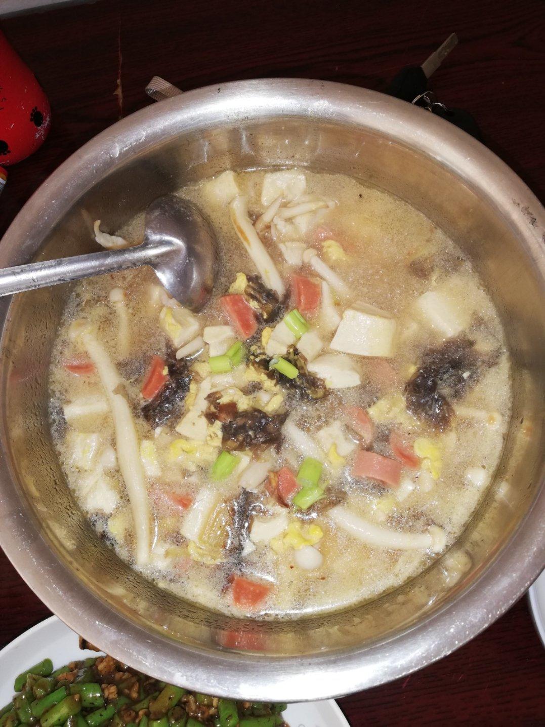 好喝鲜美的菌菇豆腐汤