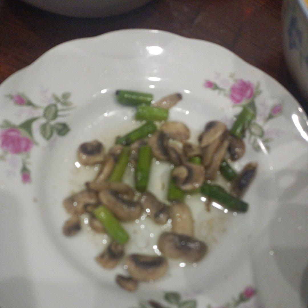 和芦笋特别搭的小口蘑