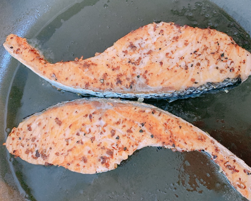 超级简单的香煎三文鱼片的做法