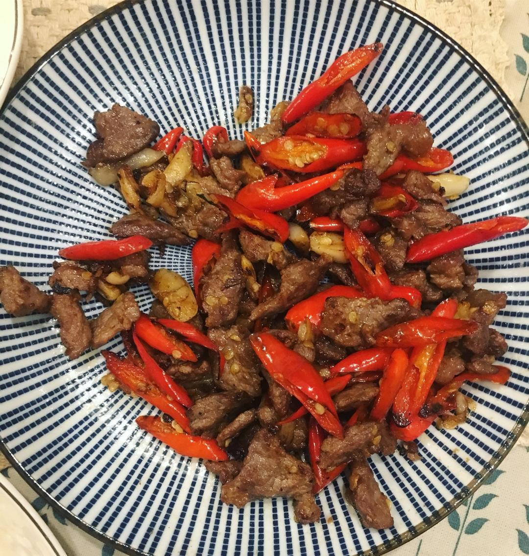 湘菜馆里的野山椒炒牛肉丝Get！