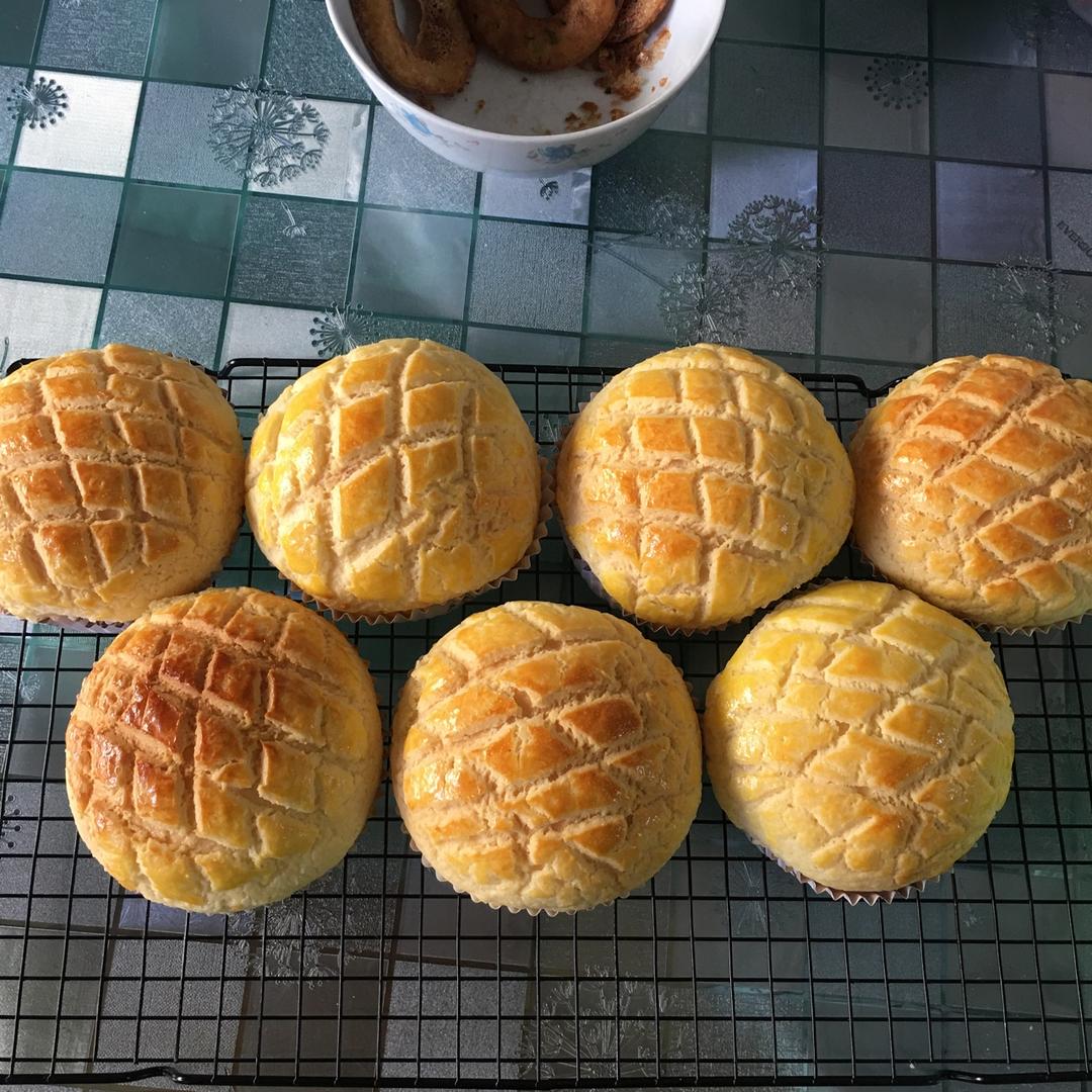 好吃到炸裂的港式菠萝包（附带制作酥皮的小视频）